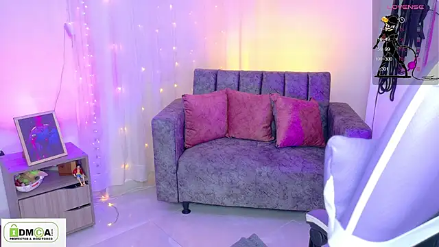 Miss scarllet  online show from April 2026 01:07:01 PM