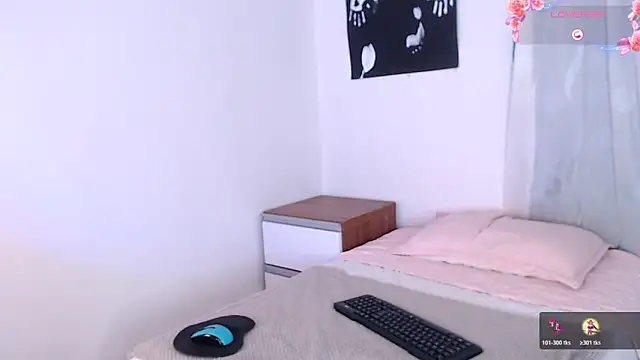 miaking12 online show from November 2025 02:33:01 PM