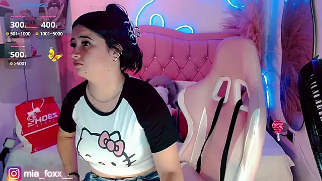Mia foxx  online show from September 2025 10:05:02 PM
