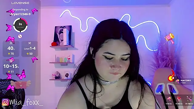 Mia foxx  online show from March 2025 12:11:02 AM
