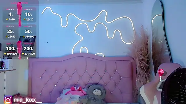 Mia foxx  online show from October 2025 09:05:01 PM