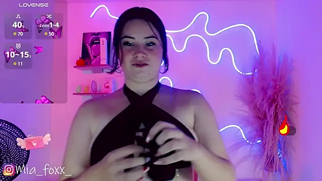 Mia foxx  online show from February 2025 09:14:02 PM