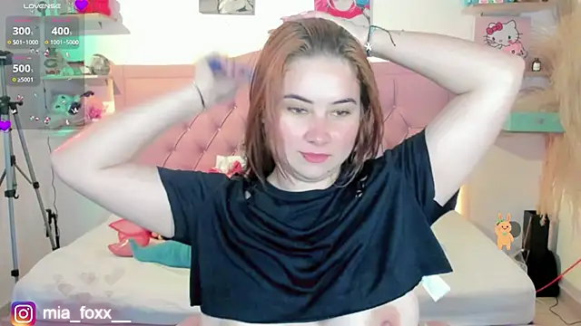 Snapshot of Mia_foxx_ chatting on November 2025 09:02:01 PM Mia foxx online show from November 2025 09:02:01 PM