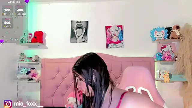 Snapshot of Mia_foxx_ chatting on December 2025 09:03:02 PM Mia foxx online show from December 2025 09:03:02 PM