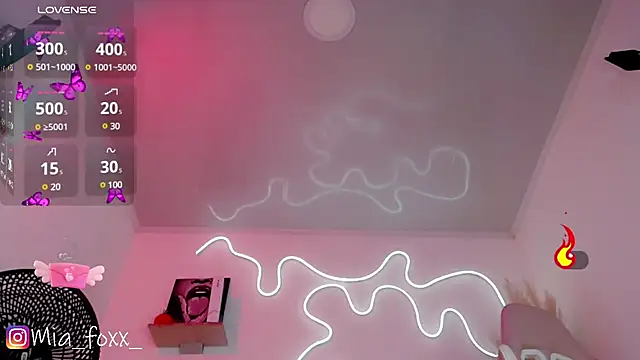 Mia foxx  online show from March 2025 12:12:02 AM