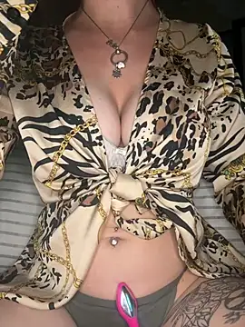 indie-rayne online show from October 2025 09:49:02 PM