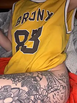 Snapshot of indie-rayne chatting on February 2026 11:27:02 PM indie-rayne online show from February 2026 11:27:02 PM