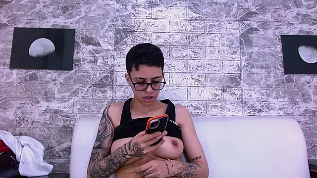 Cutie Shy  online show from December 2025 06:18:02 PM