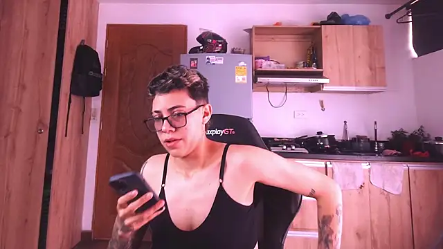 Cutie Shy  online show from March 2026 02:32:02 PM