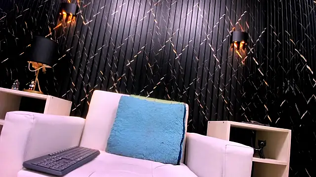 Cutie Shy  online show from November 2025 03:50:02 PM