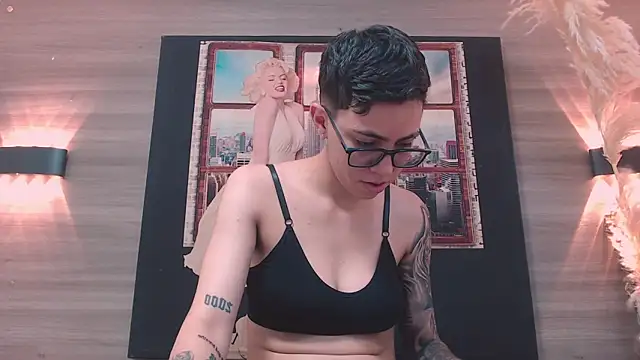 Cutie Shy  online show from December 2025 06:45:01 PM