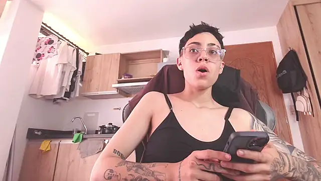 Cutie Shy  online show from April 2026 05:37:01 PM