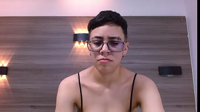Snapshot of Cutie_Shy_ chatting on March 2025 07:05:02 PM Cutie Shy online show from March 2025 07:05:02 PM