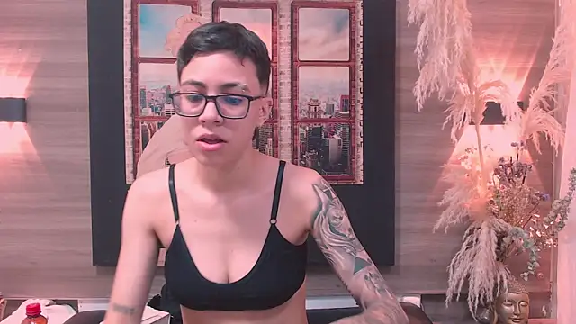 Cutie Shy  online show from December 2025 01:57:02 PM