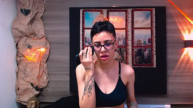 Snapshot of Cutie_Shy_ chatting on October 2025 06:29:02 PM Cutie Shy online show from October 2025 06:29:02 PM