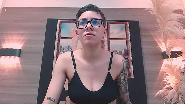 Cutie Shy  online show from December 2025 07:19:02 PM