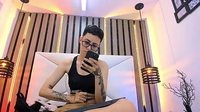 Cutie Shy  online show from November 2025 05:49:02 PM