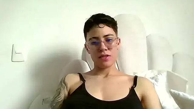 Snapshot of Cutie_Shy_ chatting on July 2026 01:32:02 PM Cutie Shy online show from July 2026 01:32:02 PM