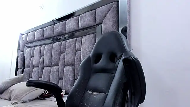 Snapshot of MalconStonne chatting on October 2025 09:28:02 AM MalconStonne online show from October 2025 09:28:02 AM