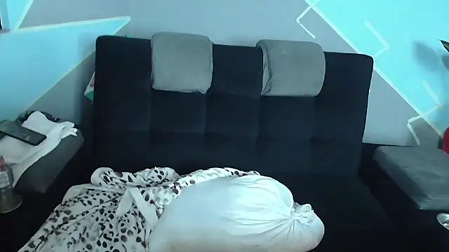 saggil23 online show from November 2025 07:39:01 PM