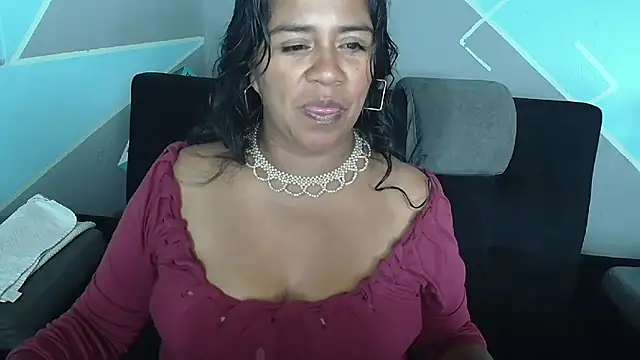 saggil23 online show from October 2025 05:25:01 PM