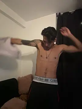 Snapshot of TommyGun_22 chatting on March 2025 03:24:01 AM TommyGun 22 online show from March 2025 03:24:01 AM