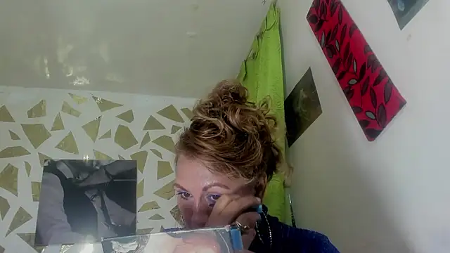 Snapshot of Kazsandraa chatting on November 2025 10:14:01 PM Kazsandraa online show from November 2025 10:14:01 PM