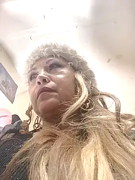 Kazsandraa online show from March 2026 02:04:02 AM