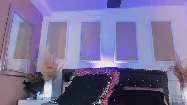 Snapshot of queen_satin chatting on March 2025 12:13:02 PM queen satin online show from March 2025 12:13:02 PM