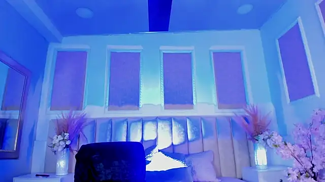 Snapshot of queen_satin chatting on December 2025 08:29:02 AM queen satin online show from December 2025 08:29:02 AM