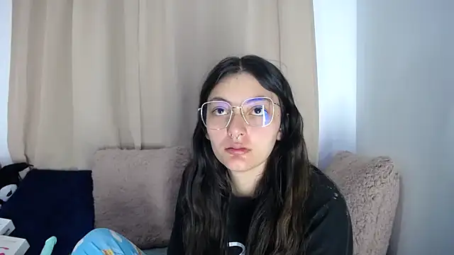 lessliee22  online show from April 2026 07:48:01 AM