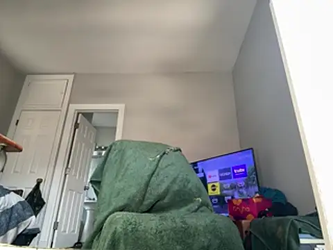 ChiRaqb8 online show from April 2026 07:30:01 PM