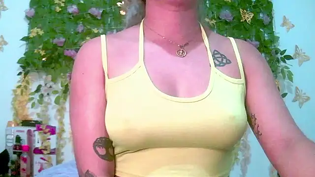 Crysrus online show from May 2026 12:11:01 AM