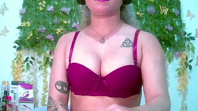 Crysrus online show from May 2026 01:45:01 AM