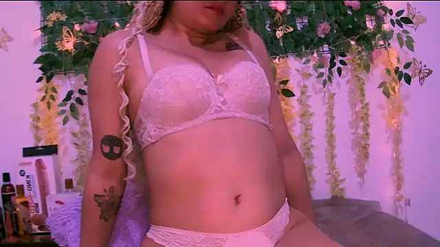 Crysrus online show from December 2025 01:11:01 AM