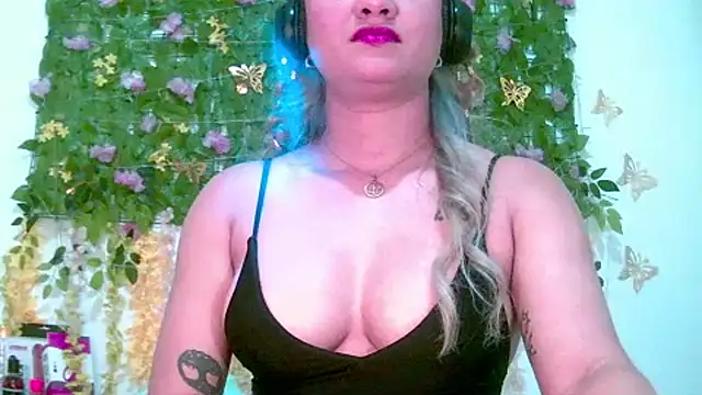 Crysrus online show from May 2026 07:06:02 PM