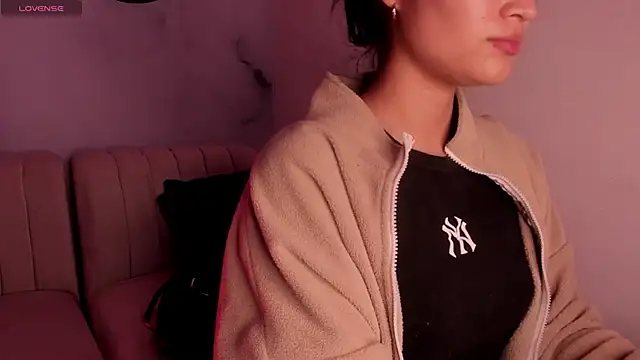 lara madisson online show from January 2026 04:16:01 AM