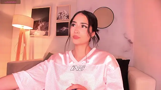 lara madisson online show from July 2026 06:46:01 AM