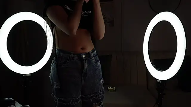 lara madisson online show from November 2025 04:50:01 AM