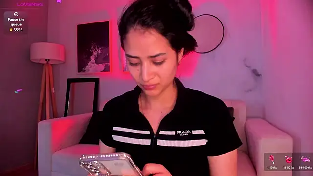 lara madisson online show from November 2025 05:55:02 AM