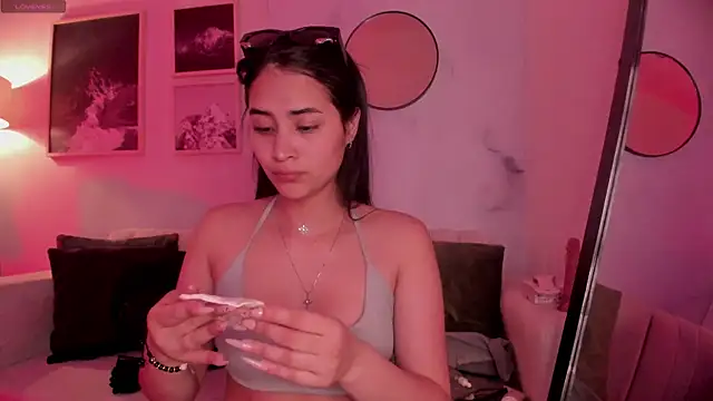 lara madisson online show from September 2025 05:24:01 AM