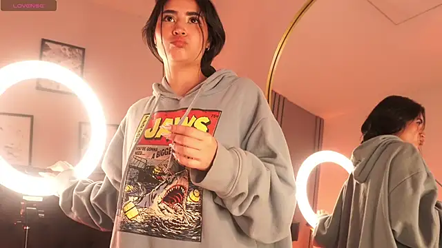 lara madisson online show from November 2025 06:28:02 AM