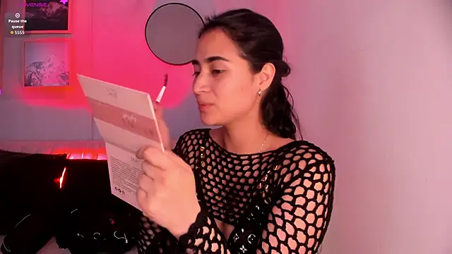 lara madisson online show from November 2025 06:28:01 AM