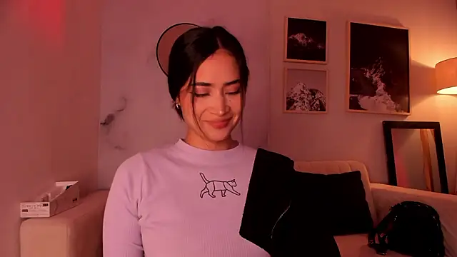 Snapshot of lara_madisson chatting on February 2026 06:00:01 AM lara madisson online show from February 2026 06:00:01 AM