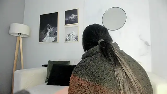 lara madisson online show from September 2025 05:33:01 AM