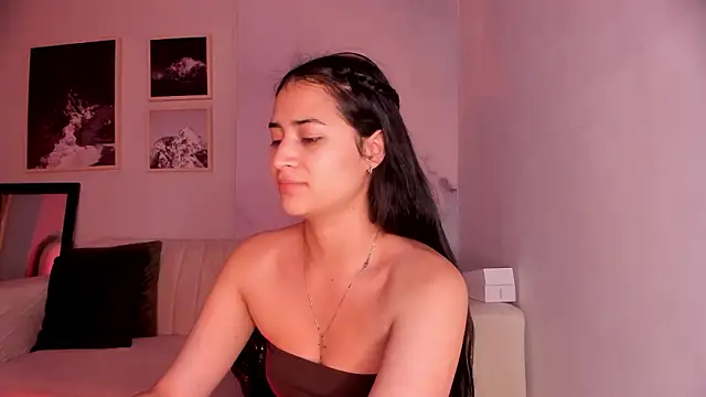 Snapshot of lara_madisson chatting on February 2026 05:15:01 AM lara madisson online show from February 2026 05:15:01 AM