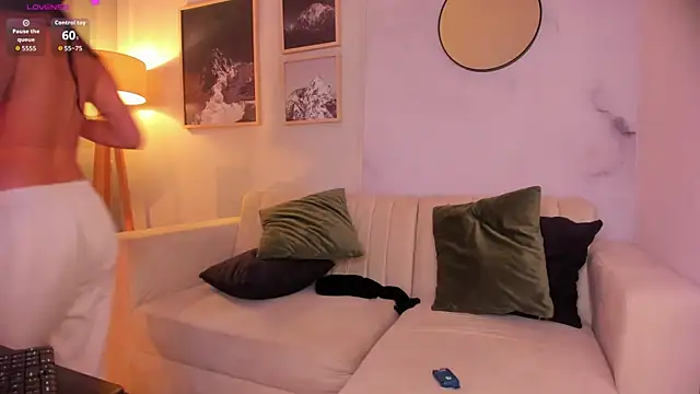 lara madisson online show from September 2025 07:02:02 AM