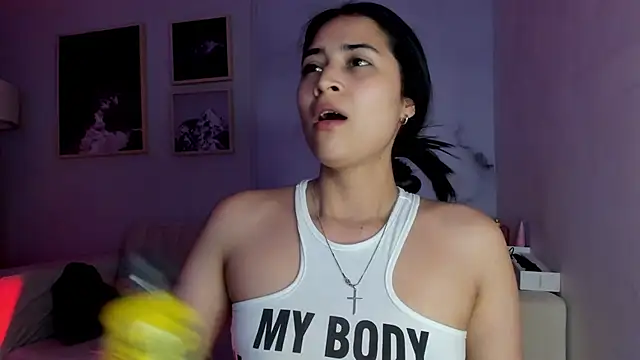 Snapshot of lara_madisson chatting on February 2026 05:52:02 AM lara madisson online show from February 2026 05:52:02 AM