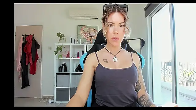 Lara Bergmann online show from February 2026 10:38:02 AM