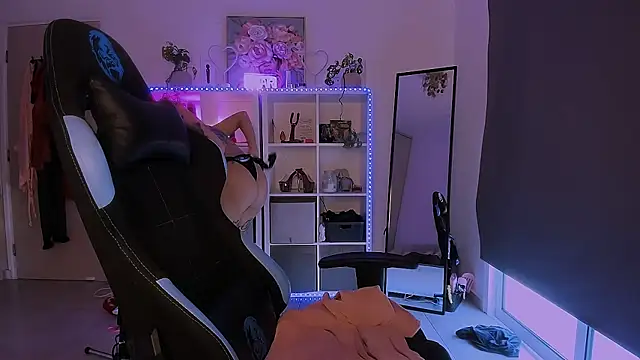 Lara Bergmann online show from February 2026 10:56:02 AM